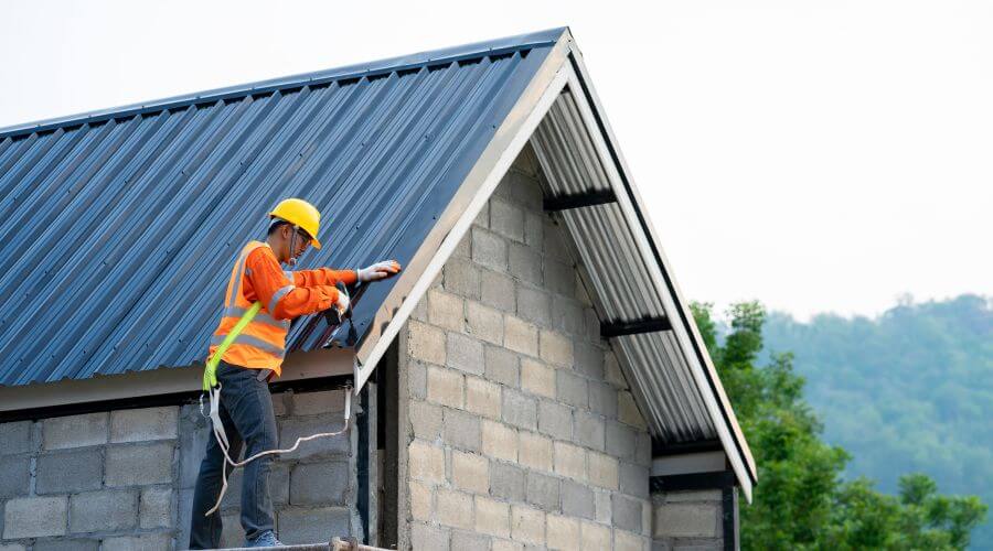 Professional gutter cleaning in Banquete, TX